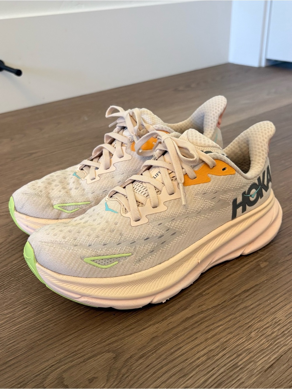 Womens Hoka Clifton 9 Shoes Size 6.5